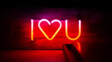 How Would You Feel If Someone Said “I Love You” On The First Date?